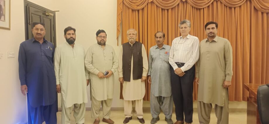 The delegation of Rahim Yar Khan Union of Journalists under the leadership of President Javed Iqbal met with Chief of Gujjar Nation Senator Chaudhry Muhammad Jafar Iqbal.